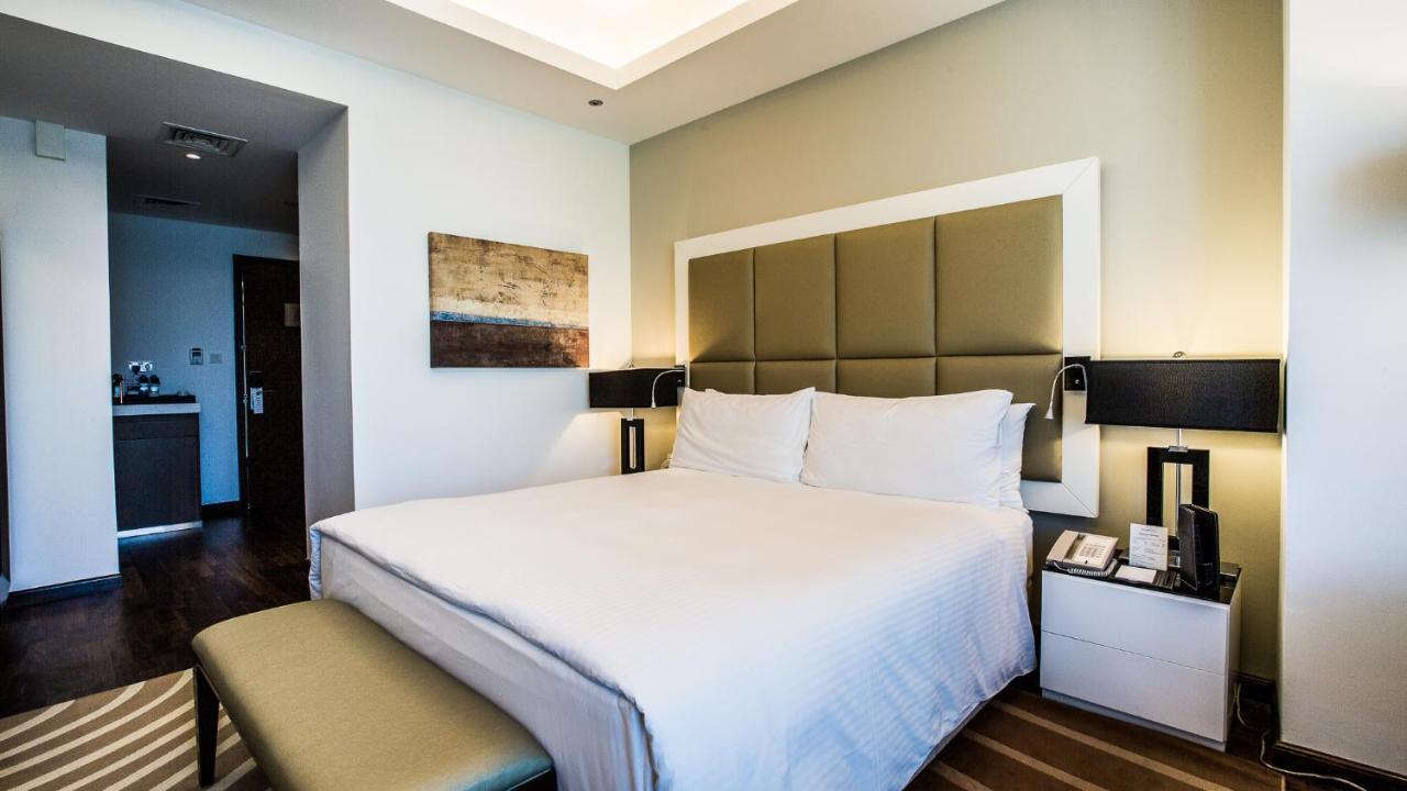 La Suite Dubai Hotel & Apartments Exterior photo